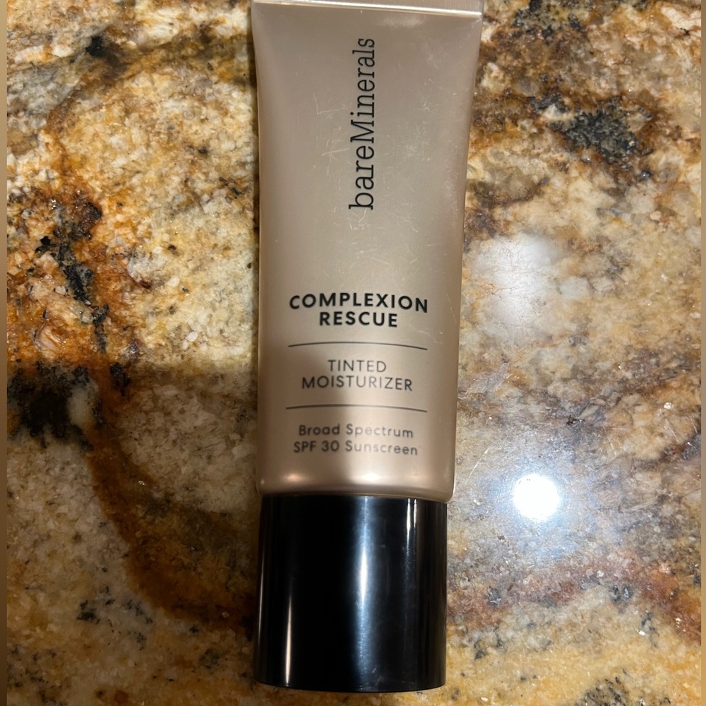 New & Sealed Bare Minerals tinted moisturizer
